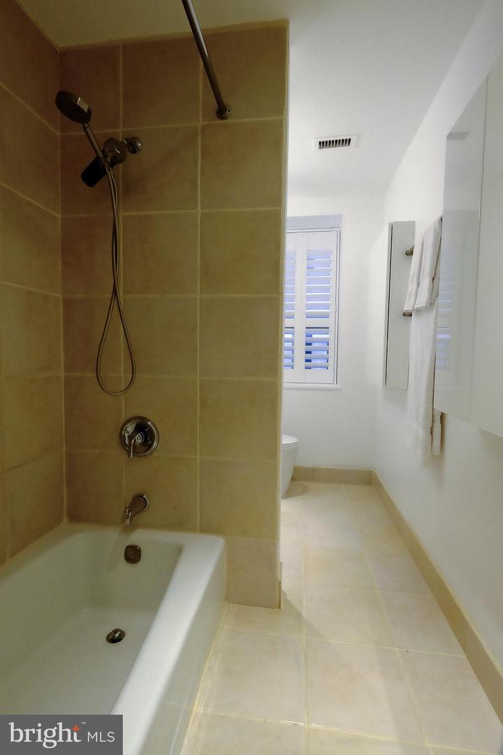 2123 NW CALIFORNIA ST NW #B7, WASHINGTON, District Of Columbia 20008, 1 Bedroom Bedrooms, 3 Rooms Rooms,1 BathroomBathrooms,Residential,For sale,2123 NW CALIFORNIA ST NW #B7,DCDC2233774 MLS # DCDC2233774