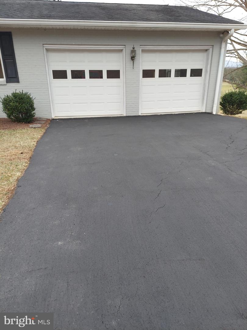 388 BOWLING GREEN RD, FRONT ROYAL, Virginia 22630, 4 Bedrooms Bedrooms, ,3 BathroomsBathrooms,Residential,For sale,388 BOWLING GREEN RD,VAWR2012894 MLS # VAWR2012894