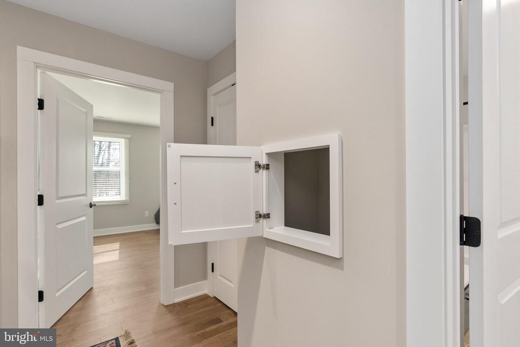 261 WASHINGTON ST, LOCUST GROVE, Virginia 22508, 4 Bedrooms Bedrooms, ,3 BathroomsBathrooms,Residential,261 WASHINGTON ST,VAOR2013410 MLS # VAOR2013410