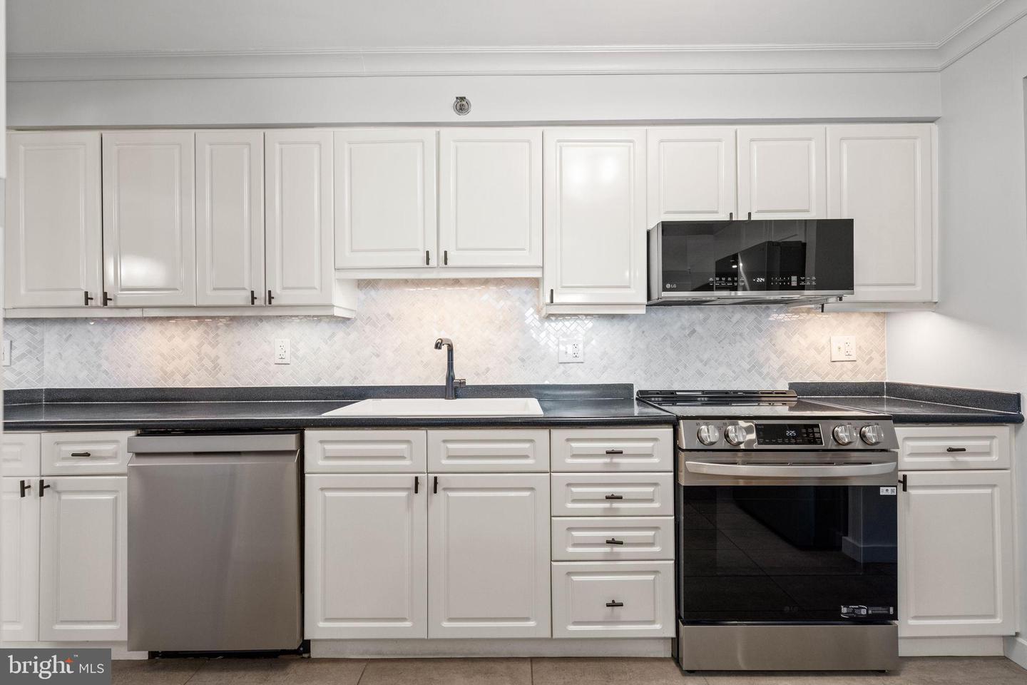 2181 JAMIESON AVE #1605, ALEXANDRIA, Virginia 22314, 3 Bedrooms Bedrooms, 6 Rooms Rooms,2 BathroomsBathrooms,Residential,For sale,2181 JAMIESON AVE #1605,VAAX2052828 MLS # VAAX2052828