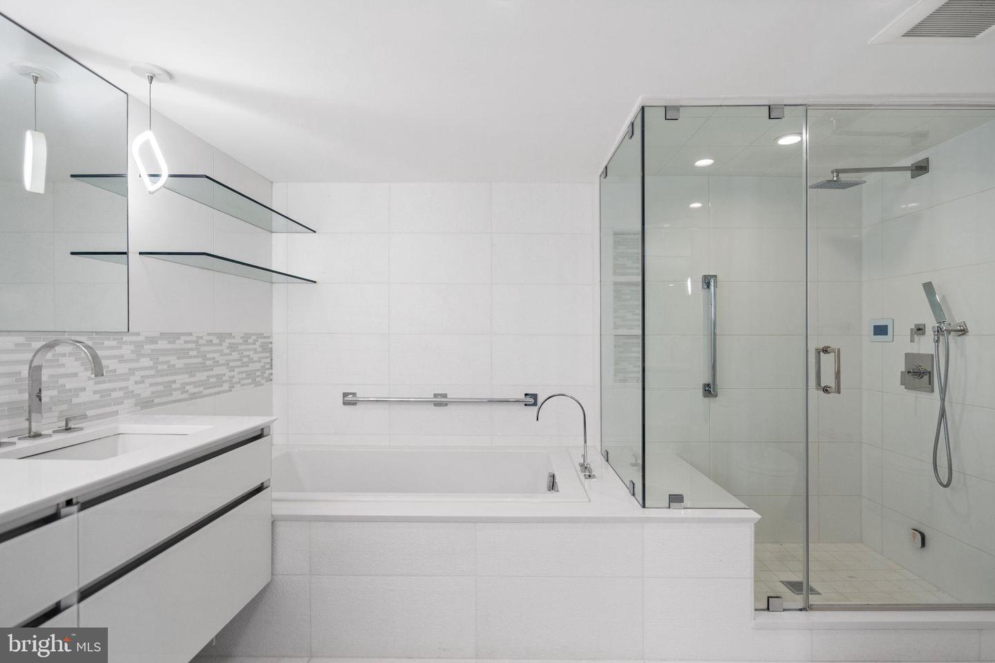 2181 JAMIESON AVE #1605, ALEXANDRIA, Virginia 22314, 3 Bedrooms Bedrooms, 6 Rooms Rooms,2 BathroomsBathrooms,Residential,For sale,2181 JAMIESON AVE #1605,VAAX2052828 MLS # VAAX2052828