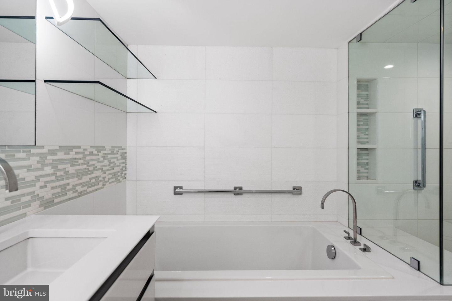 2181 JAMIESON AVE #1605, ALEXANDRIA, Virginia 22314, 3 Bedrooms Bedrooms, 6 Rooms Rooms,2 BathroomsBathrooms,Residential,For sale,2181 JAMIESON AVE #1605,VAAX2052828 MLS # VAAX2052828