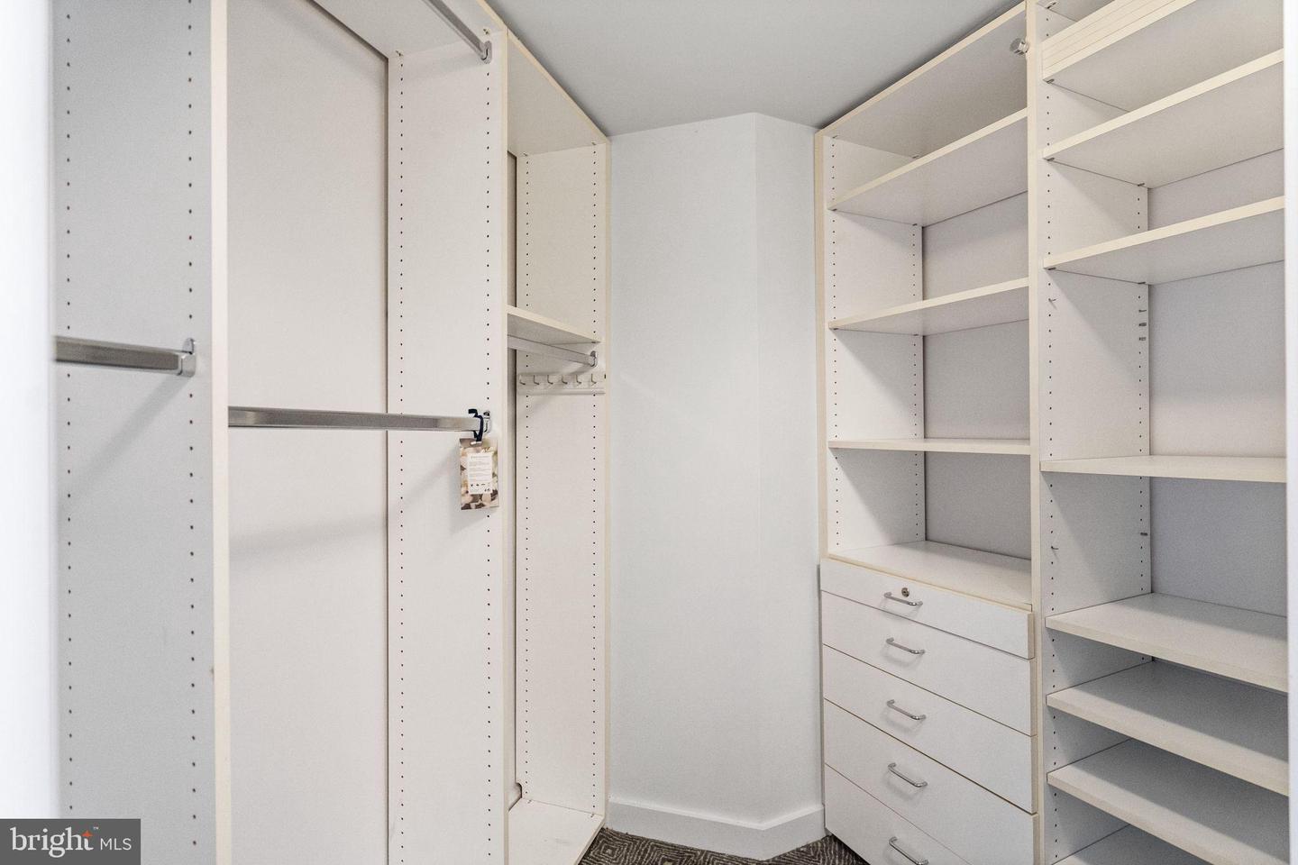 2181 JAMIESON AVE #1605, ALEXANDRIA, Virginia 22314, 3 Bedrooms Bedrooms, 6 Rooms Rooms,2 BathroomsBathrooms,Residential,For sale,2181 JAMIESON AVE #1605,VAAX2052828 MLS # VAAX2052828