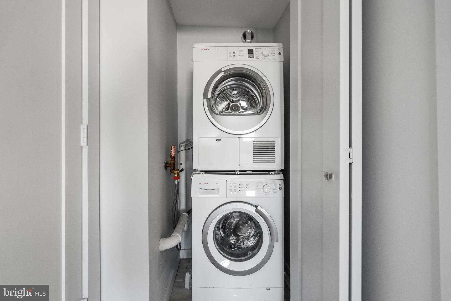 2181 JAMIESON AVE #1605, ALEXANDRIA, Virginia 22314, 3 Bedrooms Bedrooms, 6 Rooms Rooms,2 BathroomsBathrooms,Residential,For sale,2181 JAMIESON AVE #1605,VAAX2052828 MLS # VAAX2052828