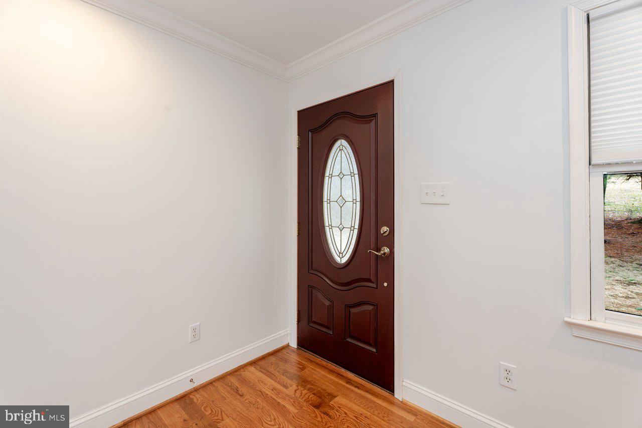 121 SPIKER LN, STRASBURG, Virginia 22657, 4 Bedrooms Bedrooms, 16 Rooms Rooms,2 BathroomsBathrooms,Residential,For sale,121 SPIKER LN,VASH2013344 MLS # VASH2013344