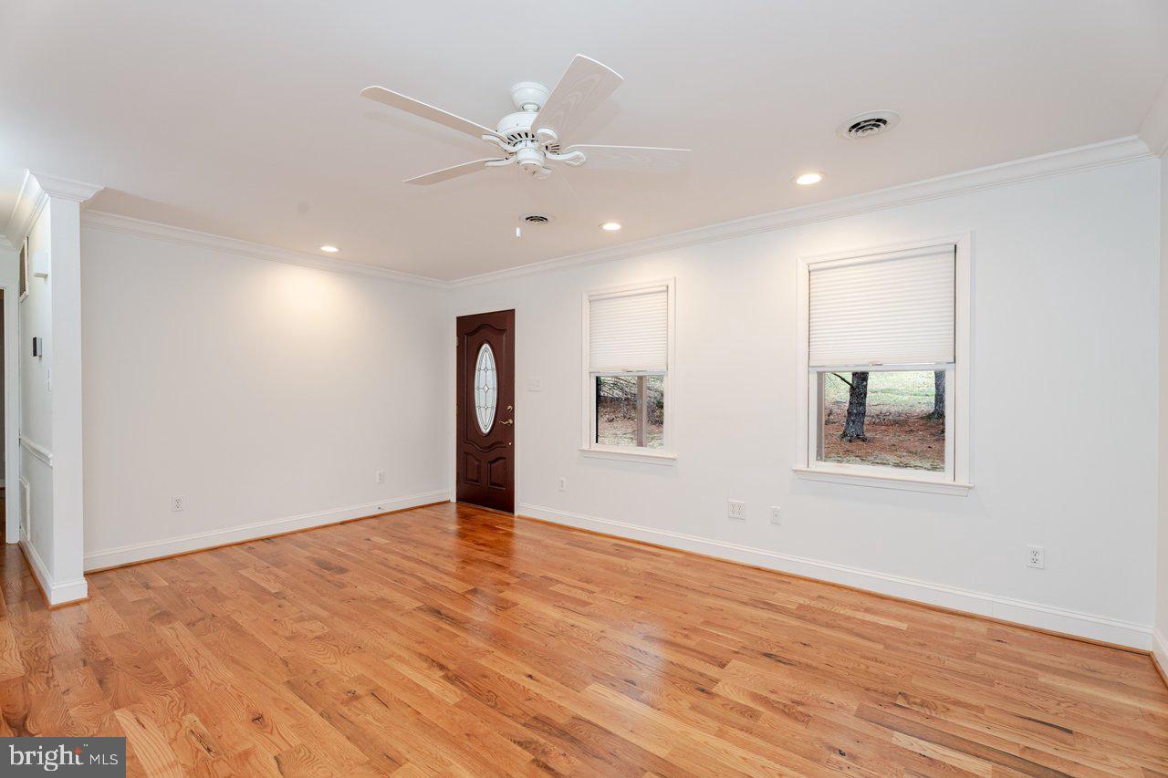 121 SPIKER LN, STRASBURG, Virginia 22657, 4 Bedrooms Bedrooms, 16 Rooms Rooms,2 BathroomsBathrooms,Residential,For sale,121 SPIKER LN,VASH2013344 MLS # VASH2013344