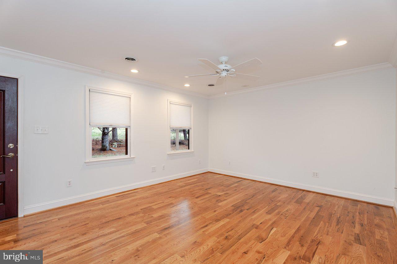 121 SPIKER LN, STRASBURG, Virginia 22657, 4 Bedrooms Bedrooms, 16 Rooms Rooms,2 BathroomsBathrooms,Residential,For sale,121 SPIKER LN,VASH2013344 MLS # VASH2013344