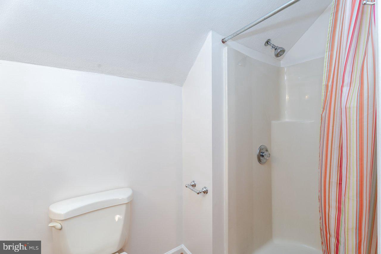 121 SPIKER LN, STRASBURG, Virginia 22657, 4 Bedrooms Bedrooms, 16 Rooms Rooms,2 BathroomsBathrooms,Residential,For sale,121 SPIKER LN,VASH2013344 MLS # VASH2013344