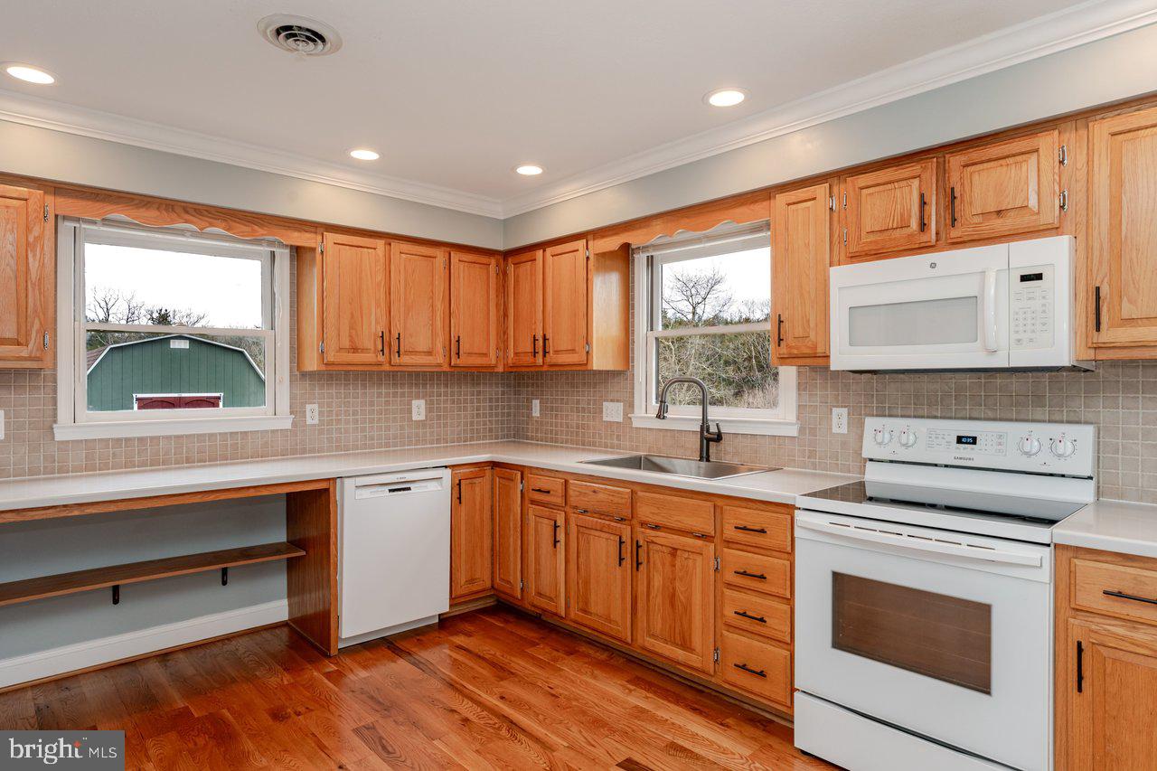 121 SPIKER LN, STRASBURG, Virginia 22657, 4 Bedrooms Bedrooms, 16 Rooms Rooms,2 BathroomsBathrooms,Residential,For sale,121 SPIKER LN,VASH2013344 MLS # VASH2013344