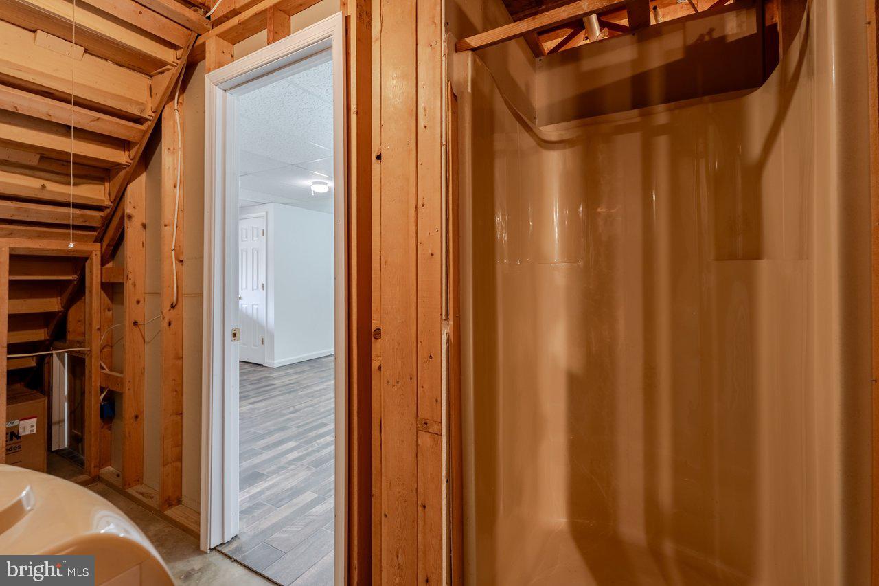 121 SPIKER LN, STRASBURG, Virginia 22657, 4 Bedrooms Bedrooms, 16 Rooms Rooms,2 BathroomsBathrooms,Residential,For sale,121 SPIKER LN,VASH2013344 MLS # VASH2013344