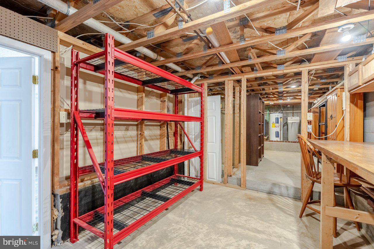 121 SPIKER LN, STRASBURG, Virginia 22657, 4 Bedrooms Bedrooms, 16 Rooms Rooms,2 BathroomsBathrooms,Residential,For sale,121 SPIKER LN,VASH2013344 MLS # VASH2013344