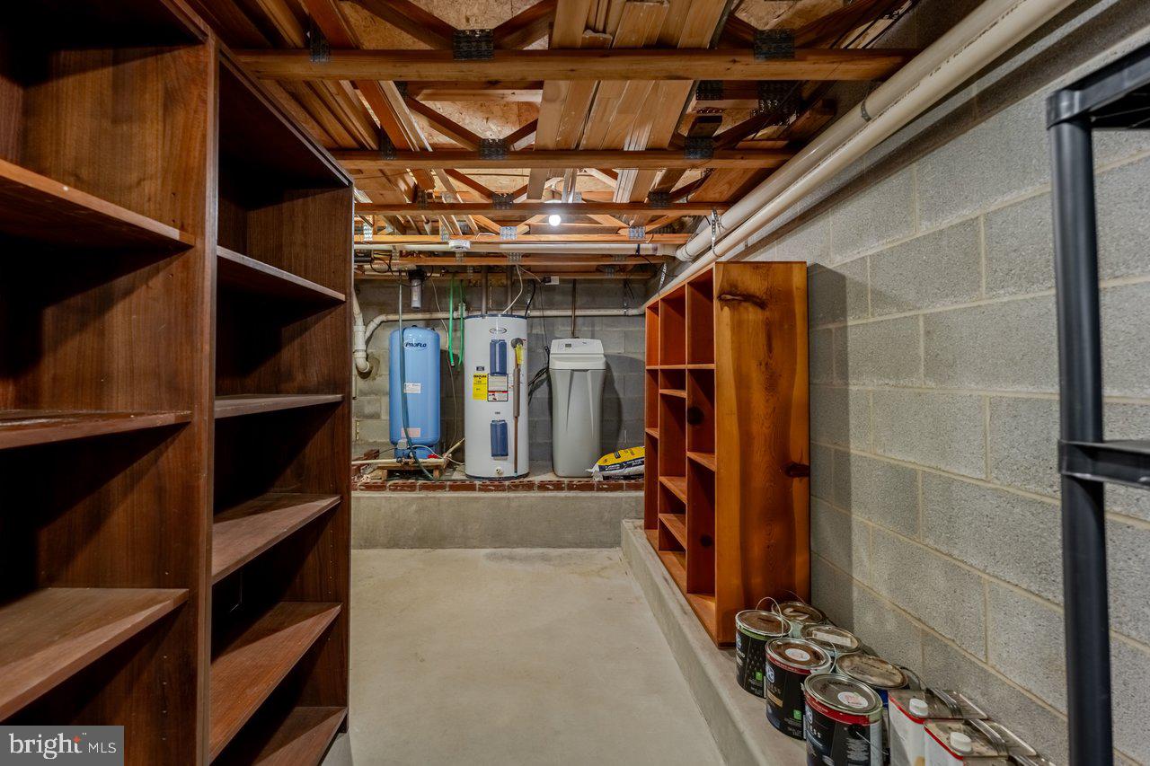 121 SPIKER LN, STRASBURG, Virginia 22657, 4 Bedrooms Bedrooms, 16 Rooms Rooms,2 BathroomsBathrooms,Residential,For sale,121 SPIKER LN,VASH2013344 MLS # VASH2013344