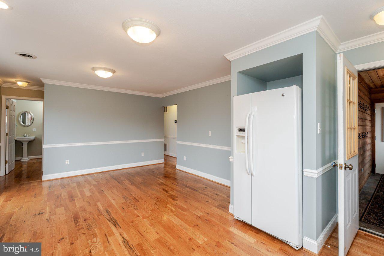 121 SPIKER LN, STRASBURG, Virginia 22657, 4 Bedrooms Bedrooms, 16 Rooms Rooms,2 BathroomsBathrooms,Residential,For sale,121 SPIKER LN,VASH2013344 MLS # VASH2013344