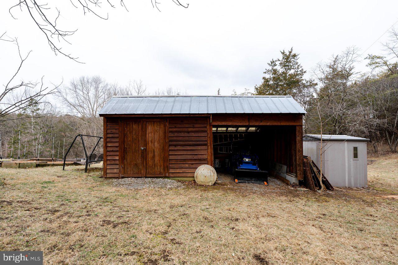 121 SPIKER LN, STRASBURG, Virginia 22657, 4 Bedrooms Bedrooms, 16 Rooms Rooms,2 BathroomsBathrooms,Residential,For sale,121 SPIKER LN,VASH2013344 MLS # VASH2013344