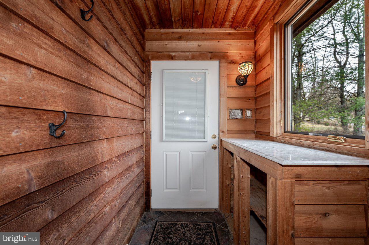 121 SPIKER LN, STRASBURG, Virginia 22657, 4 Bedrooms Bedrooms, 16 Rooms Rooms,2 BathroomsBathrooms,Residential,For sale,121 SPIKER LN,VASH2013344 MLS # VASH2013344