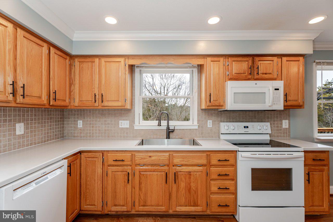 121 SPIKER LN, STRASBURG, Virginia 22657, 4 Bedrooms Bedrooms, 16 Rooms Rooms,2 BathroomsBathrooms,Residential,For sale,121 SPIKER LN,VASH2013344 MLS # VASH2013344