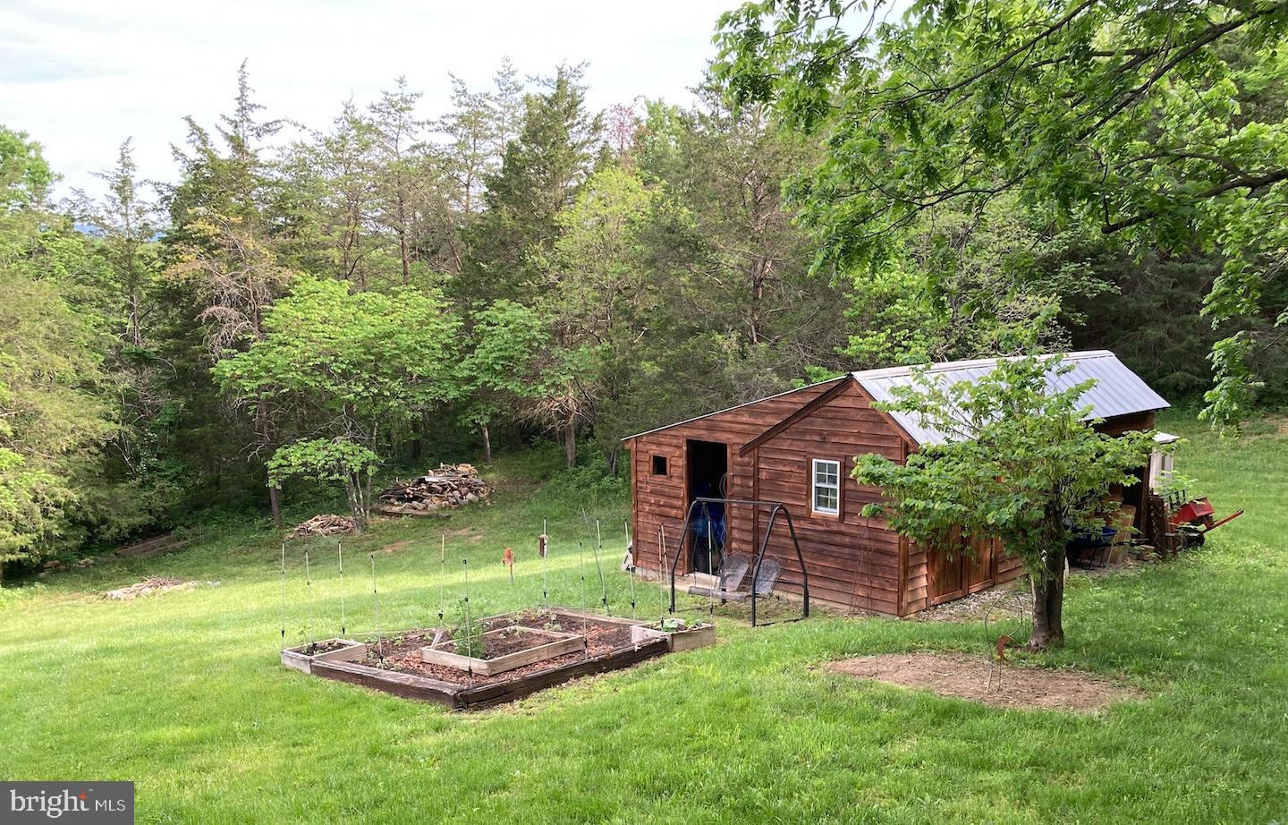 121 SPIKER LN, STRASBURG, Virginia 22657, 4 Bedrooms Bedrooms, 16 Rooms Rooms,2 BathroomsBathrooms,Residential,For sale,121 SPIKER LN,VASH2013344 MLS # VASH2013344