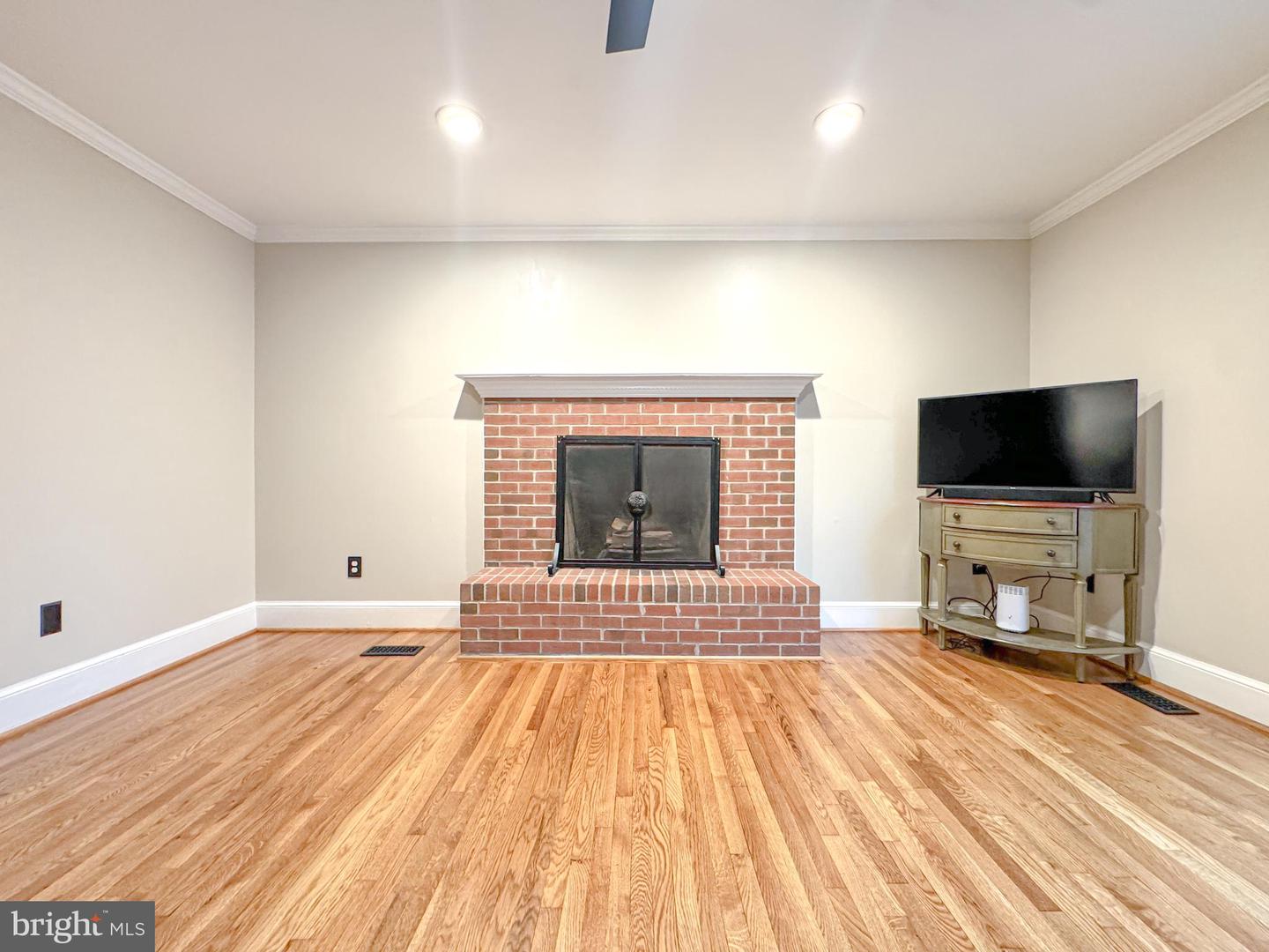 6114 N WILLOW POND DR, FREDERICKSBURG, Virginia 22407, 5 Bedrooms Bedrooms, ,2 BathroomsBathrooms,Residential,For sale,6114 N WILLOW POND DR,VASP2038554 MLS # VASP2038554