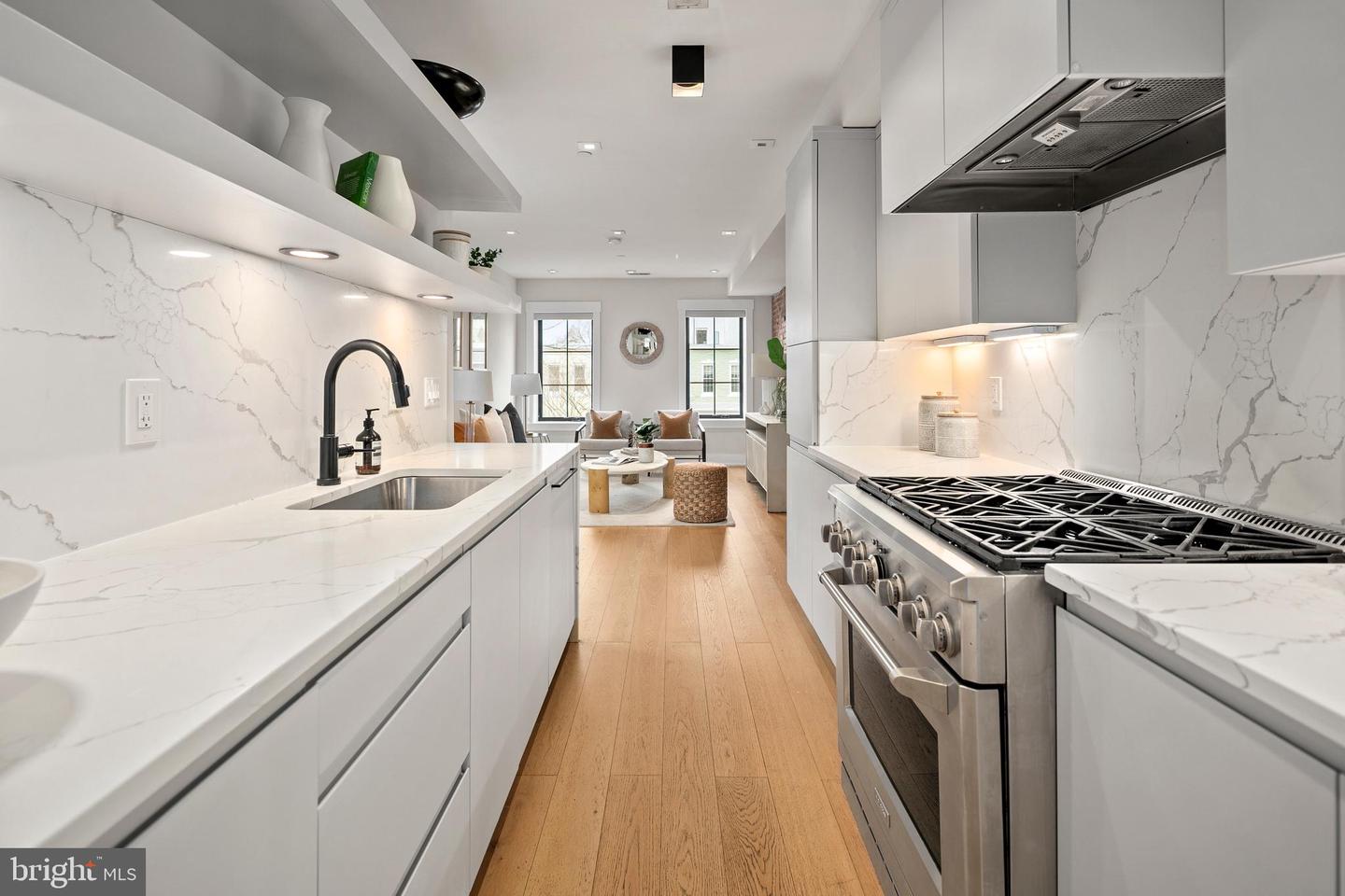 330 16TH ST SE #2, WASHINGTON, District Of Columbia 20003, 2 Bedrooms Bedrooms, ,2 BathroomsBathrooms,Residential,For sale,330 16TH ST SE #2,DCDC2241050 MLS # DCDC2241050