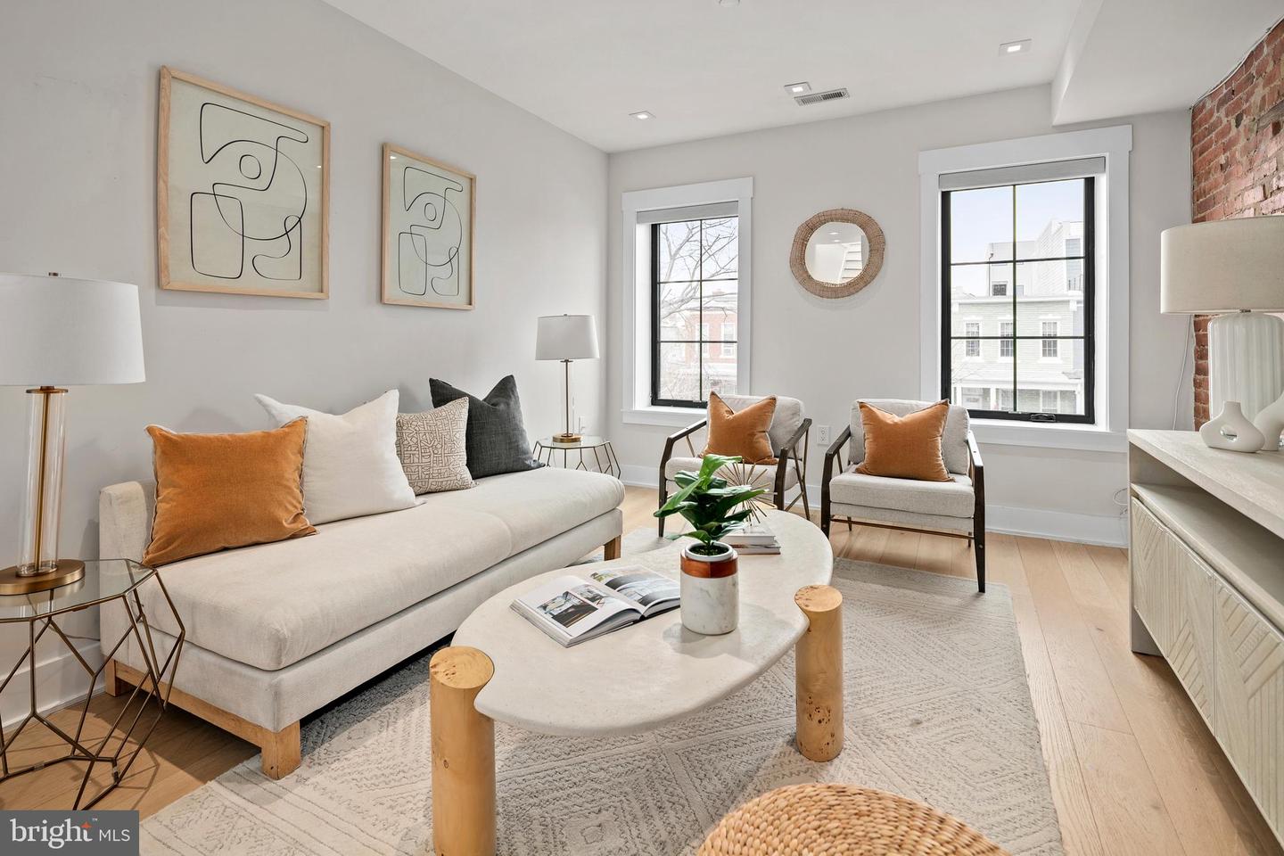 330 16TH ST SE #2, WASHINGTON, District Of Columbia 20003, 2 Bedrooms Bedrooms, ,2 BathroomsBathrooms,Residential,For sale,330 16TH ST SE #2,DCDC2241050 MLS # DCDC2241050