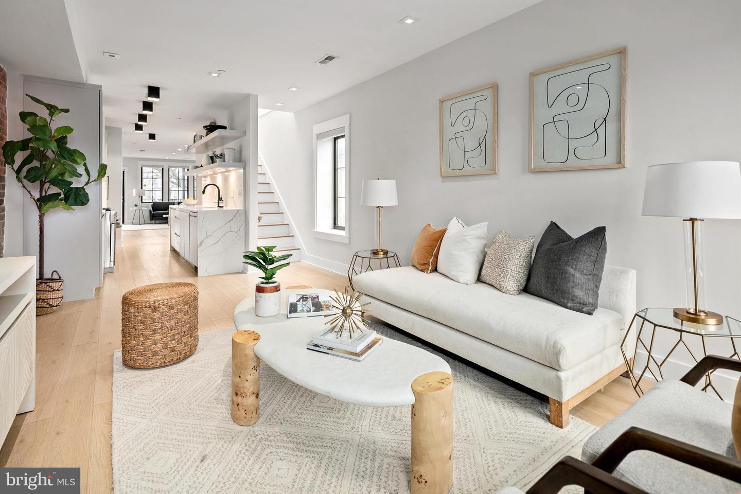 330 16TH ST SE #2, WASHINGTON, District Of Columbia 20003, 2 Bedrooms Bedrooms, ,2 BathroomsBathrooms,Residential,For sale,330 16TH ST SE #2,DCDC2241050 MLS # DCDC2241050