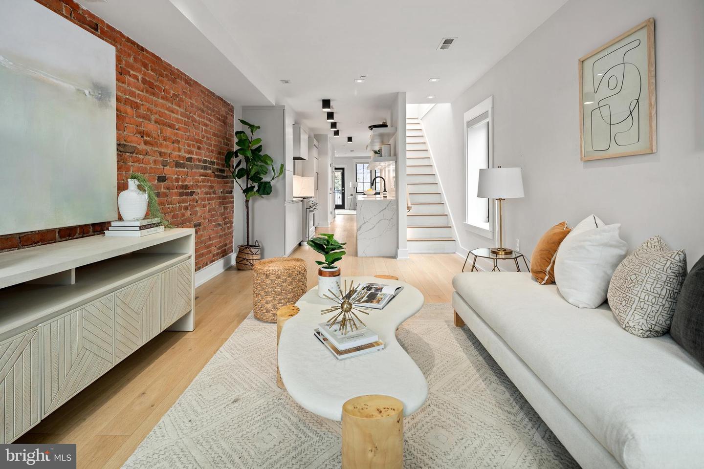 330 16TH ST SE #2, WASHINGTON, District Of Columbia 20003, 2 Bedrooms Bedrooms, ,2 BathroomsBathrooms,Residential,For sale,330 16TH ST SE #2,DCDC2241050 MLS # DCDC2241050