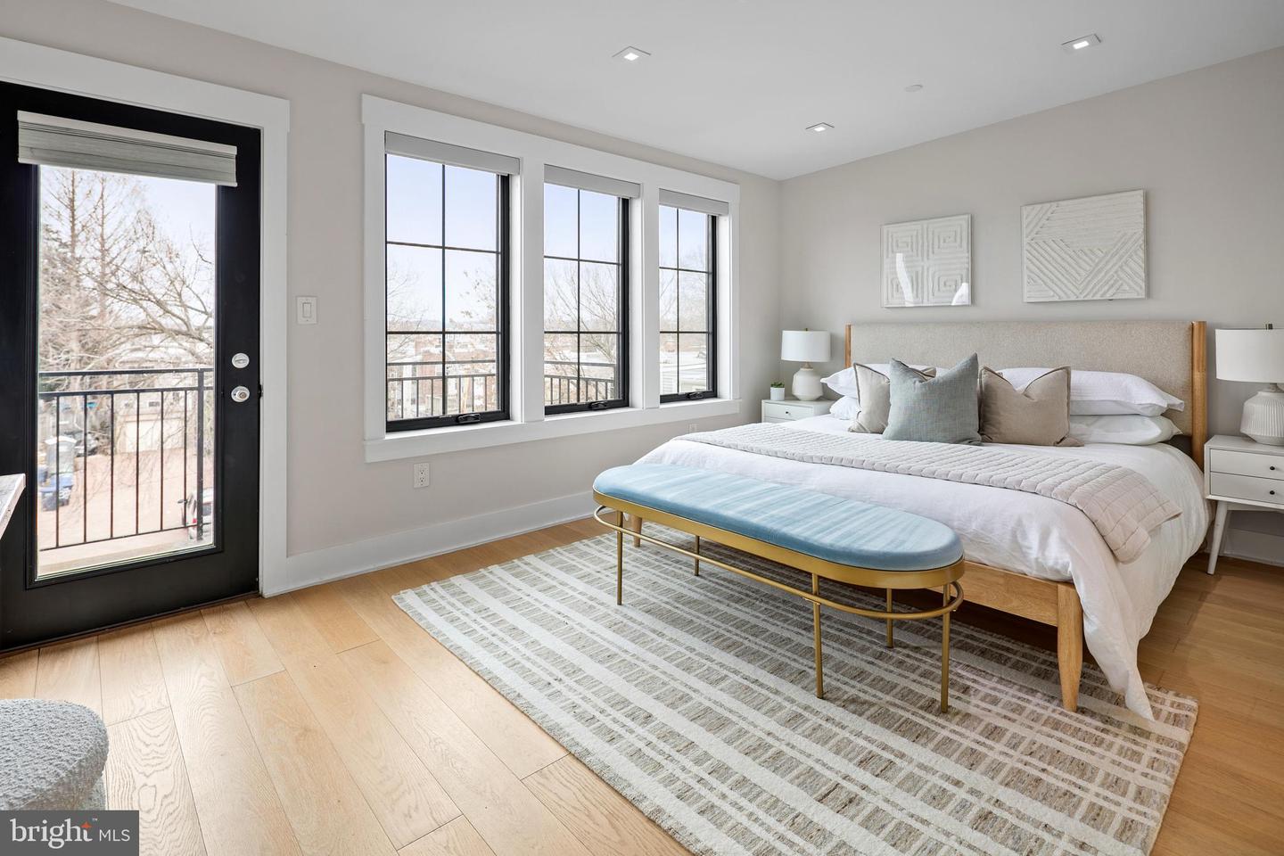 330 16TH ST SE #2, WASHINGTON, District Of Columbia 20003, 2 Bedrooms Bedrooms, ,2 BathroomsBathrooms,Residential,For sale,330 16TH ST SE #2,DCDC2241050 MLS # DCDC2241050