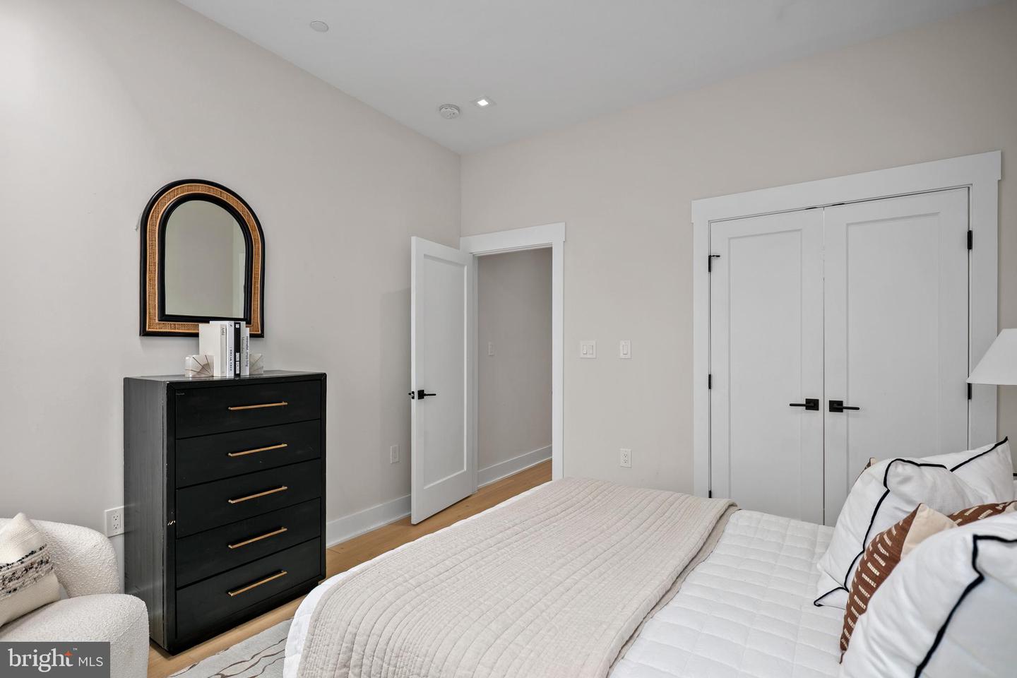 330 16TH ST SE #2, WASHINGTON, District Of Columbia 20003, 2 Bedrooms Bedrooms, ,2 BathroomsBathrooms,Residential,For sale,330 16TH ST SE #2,DCDC2241050 MLS # DCDC2241050