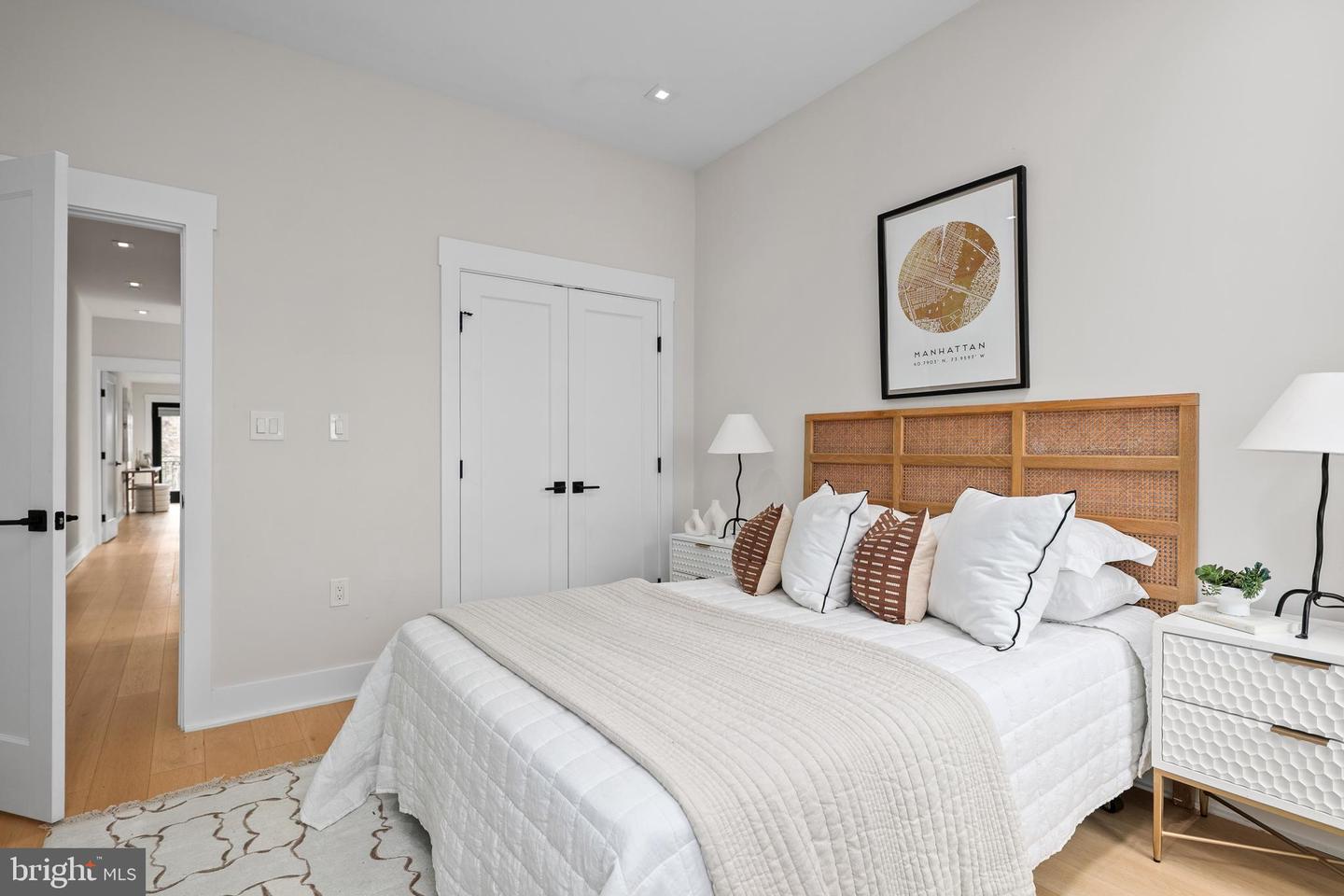 330 16TH ST SE #2, WASHINGTON, District Of Columbia 20003, 2 Bedrooms Bedrooms, ,2 BathroomsBathrooms,Residential,For sale,330 16TH ST SE #2,DCDC2241050 MLS # DCDC2241050