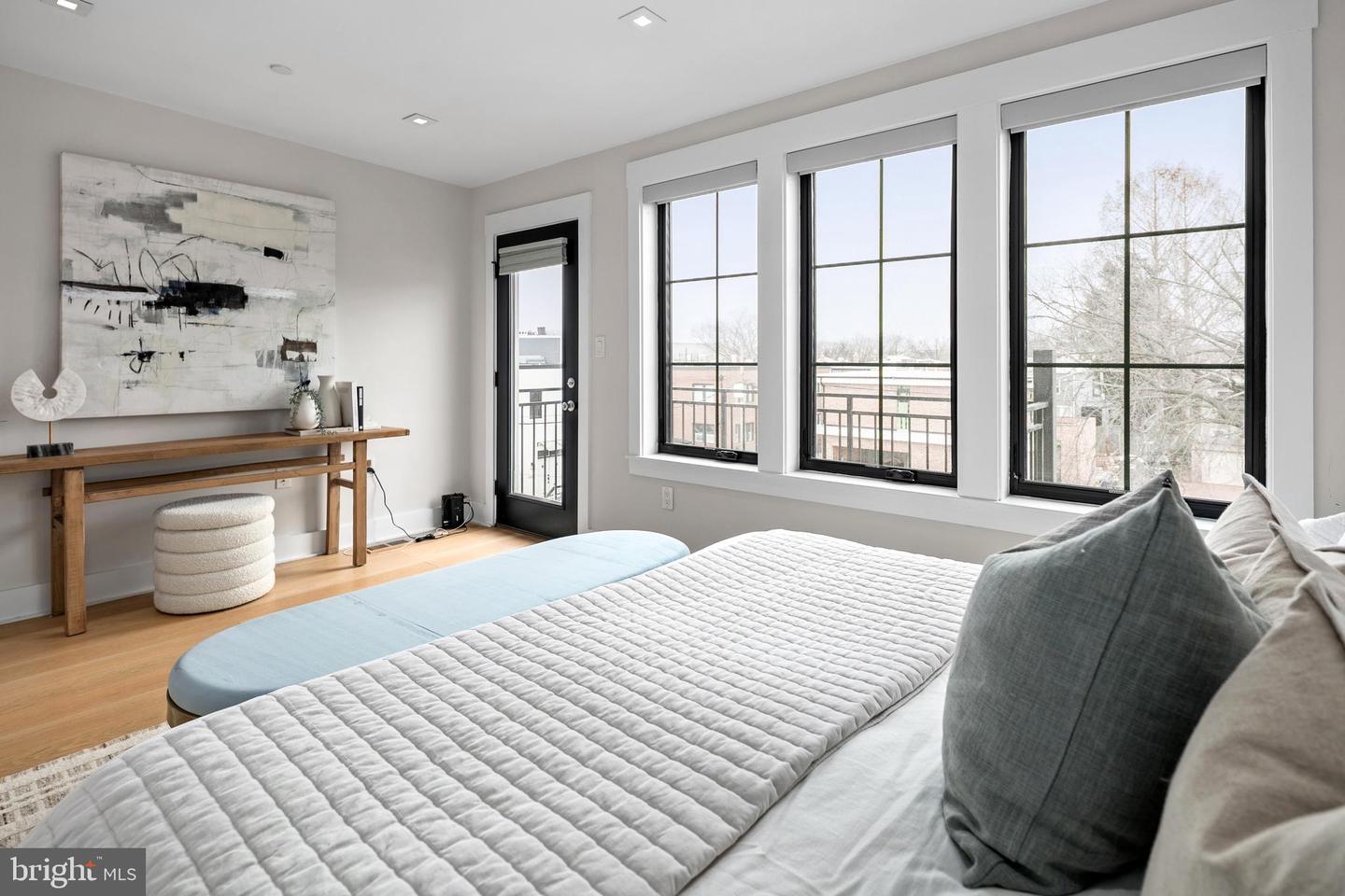 330 16TH ST SE #2, WASHINGTON, District Of Columbia 20003, 2 Bedrooms Bedrooms, ,2 BathroomsBathrooms,Residential,For sale,330 16TH ST SE #2,DCDC2241050 MLS # DCDC2241050