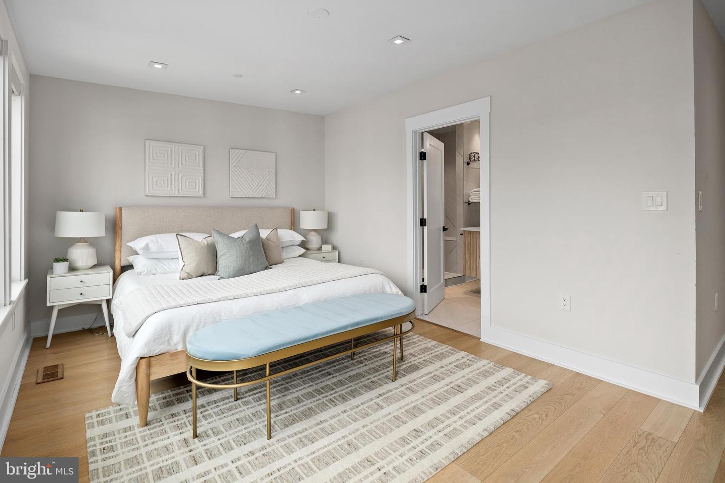 330 16TH ST SE #2, WASHINGTON, District Of Columbia 20003, 2 Bedrooms Bedrooms, ,2 BathroomsBathrooms,Residential,For sale,330 16TH ST SE #2,DCDC2241050 MLS # DCDC2241050