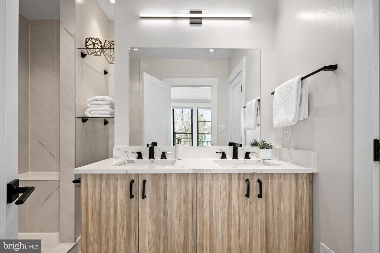 330 16TH ST SE #2, WASHINGTON, District Of Columbia 20003, 2 Bedrooms Bedrooms, ,2 BathroomsBathrooms,Residential,For sale,330 16TH ST SE #2,DCDC2241050 MLS # DCDC2241050