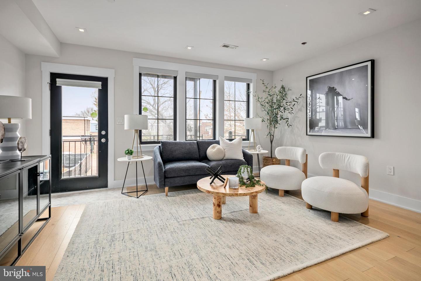 330 16TH ST SE #2, WASHINGTON, District Of Columbia 20003, 2 Bedrooms Bedrooms, ,2 BathroomsBathrooms,Residential,For sale,330 16TH ST SE #2,DCDC2241050 MLS # DCDC2241050