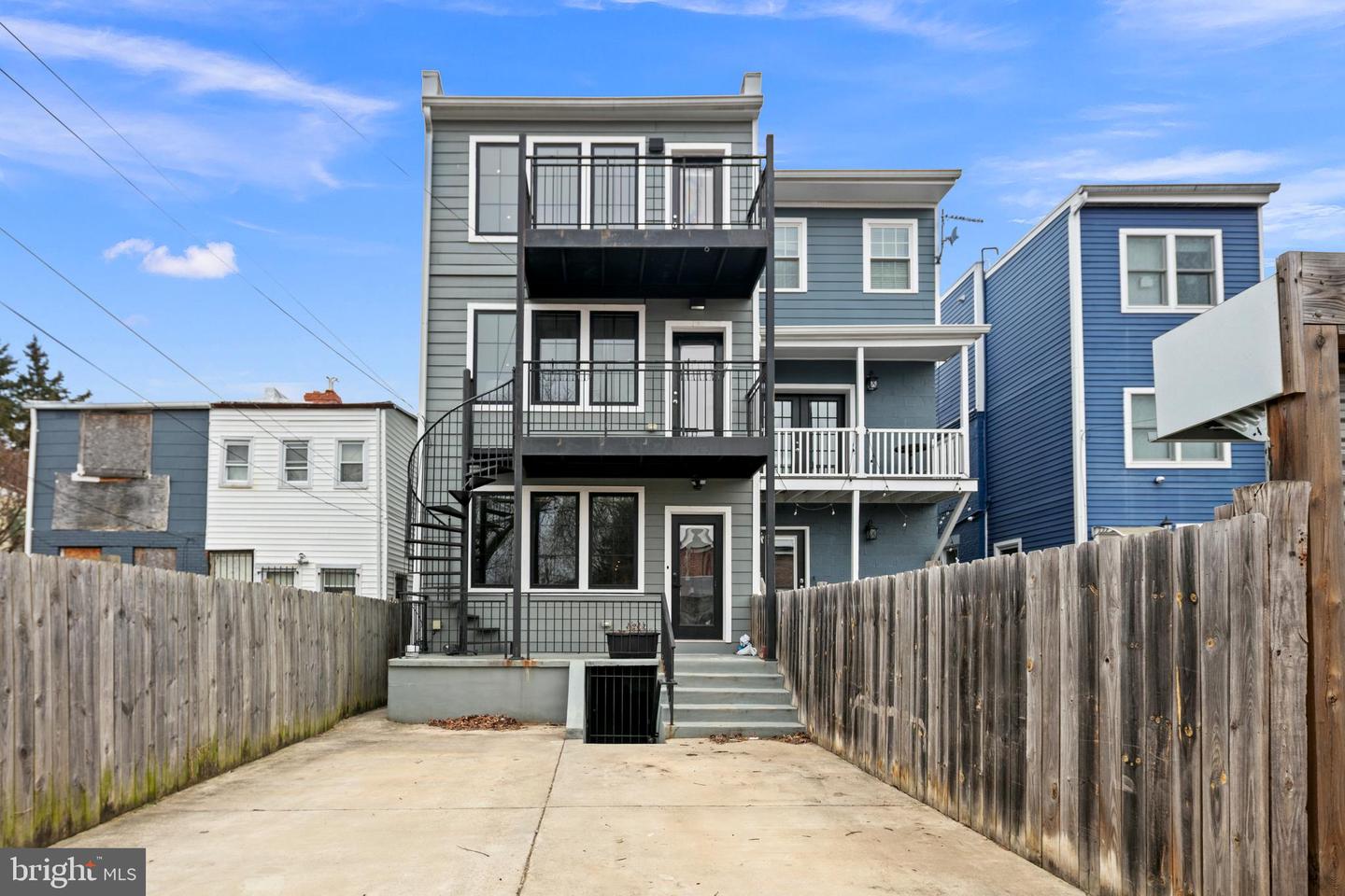 330 16TH ST SE #2, WASHINGTON, District Of Columbia 20003, 2 Bedrooms Bedrooms, ,2 BathroomsBathrooms,Residential,For sale,330 16TH ST SE #2,DCDC2241050 MLS # DCDC2241050