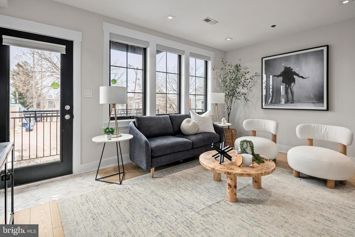 330 16TH ST SE #2, WASHINGTON, District Of Columbia 20003, 2 Bedrooms Bedrooms, ,2 BathroomsBathrooms,Residential,For sale,330 16TH ST SE #2,DCDC2241050 MLS # DCDC2241050