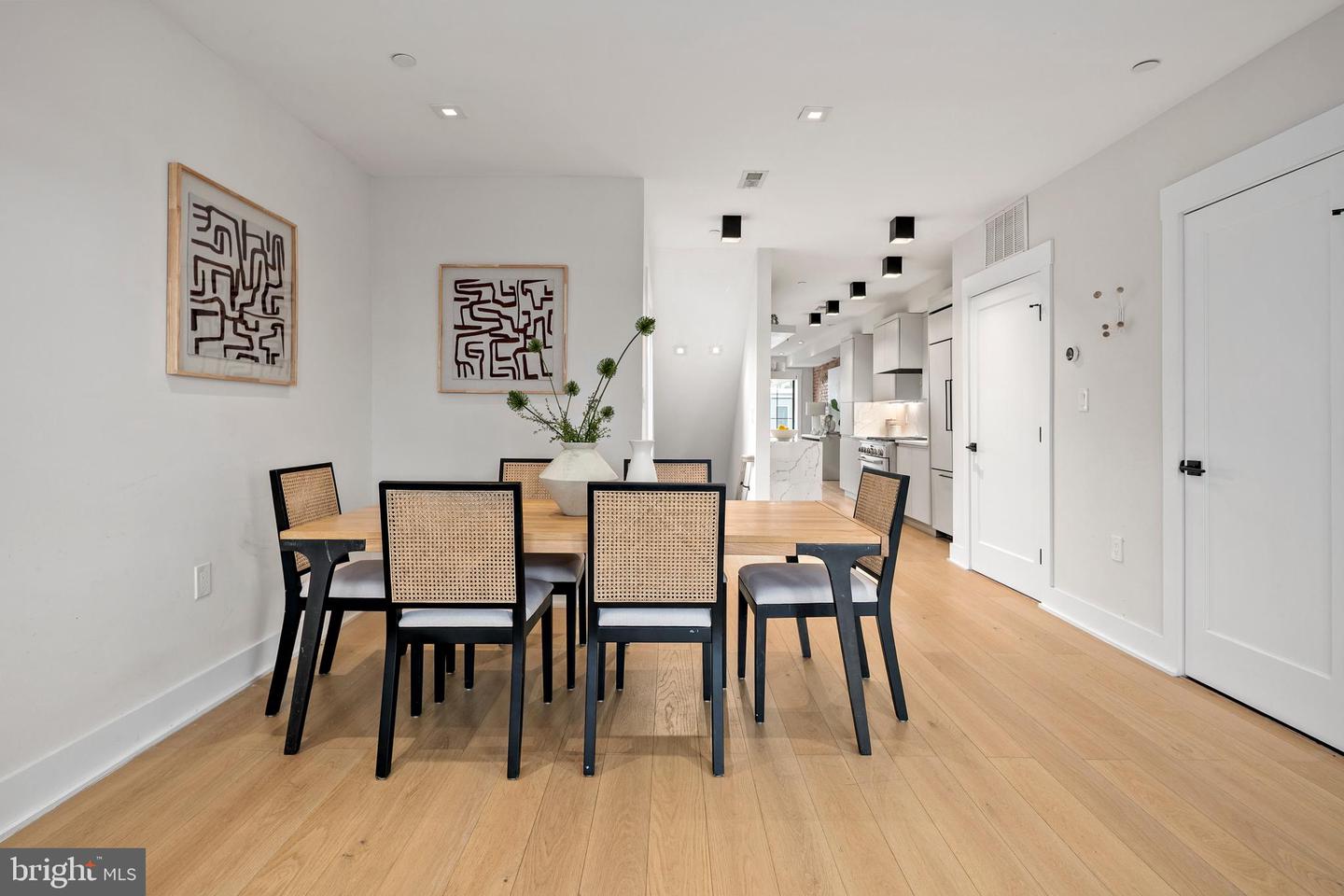 330 16TH ST SE #2, WASHINGTON, District Of Columbia 20003, 2 Bedrooms Bedrooms, ,2 BathroomsBathrooms,Residential,For sale,330 16TH ST SE #2,DCDC2241050 MLS # DCDC2241050