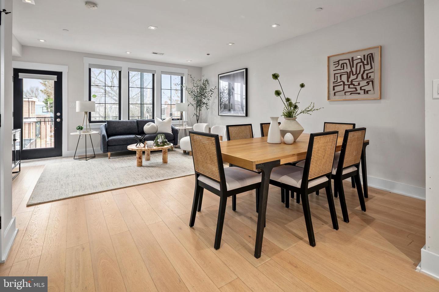 330 16TH ST SE #2, WASHINGTON, District Of Columbia 20003, 2 Bedrooms Bedrooms, ,2 BathroomsBathrooms,Residential,For sale,330 16TH ST SE #2,DCDC2241050 MLS # DCDC2241050