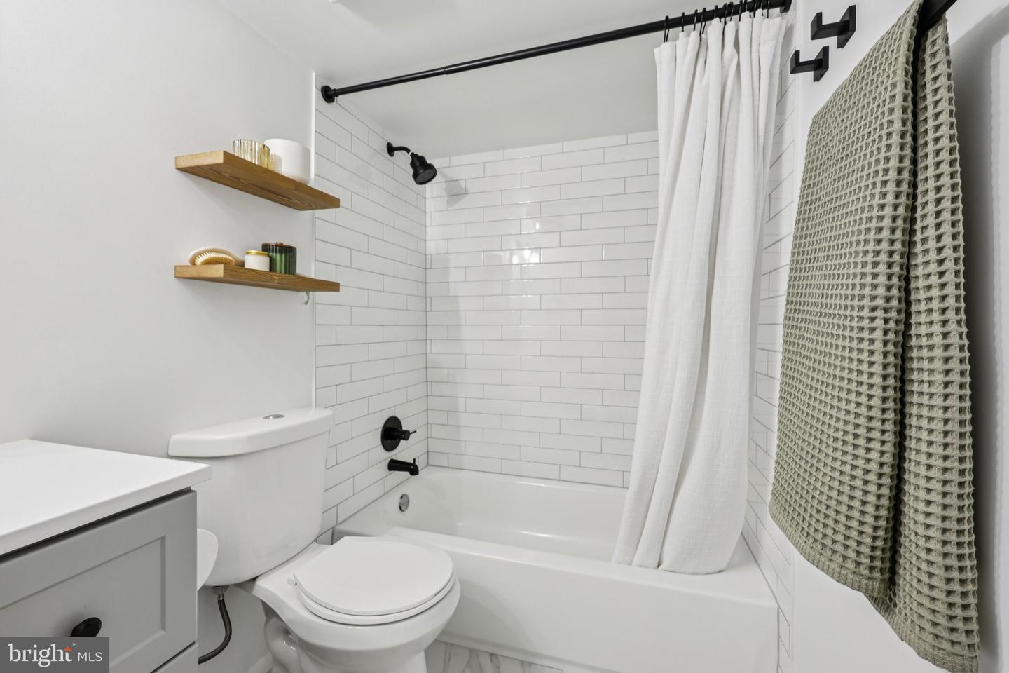 4807 KELLOGG DR, WOODBRIDGE, Virginia 22193, 4 Bedrooms Bedrooms, ,3 BathroomsBathrooms,Residential,For sale,4807 KELLOGG DR,VAPW2110636 MLS # VAPW2110636