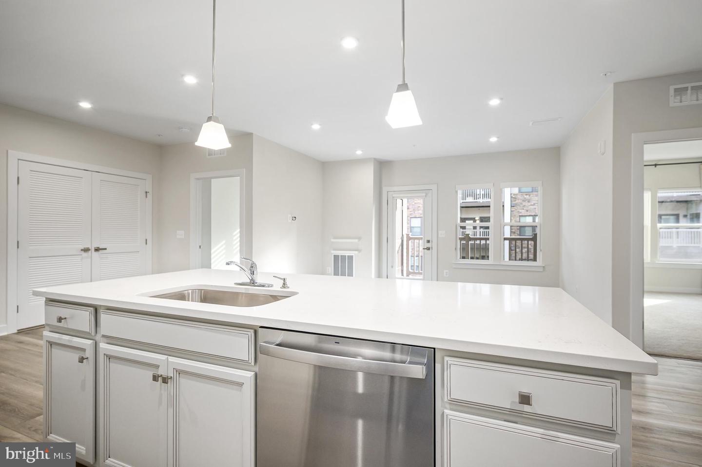 46294 MOUNT MILSTEAD TER #303, STERLING, Virginia 20164, 2 Bedrooms Bedrooms, ,2 BathroomsBathrooms,Residential,For sale,46294 MOUNT MILSTEAD TER #303,VALO2114062 MLS # VALO2114062