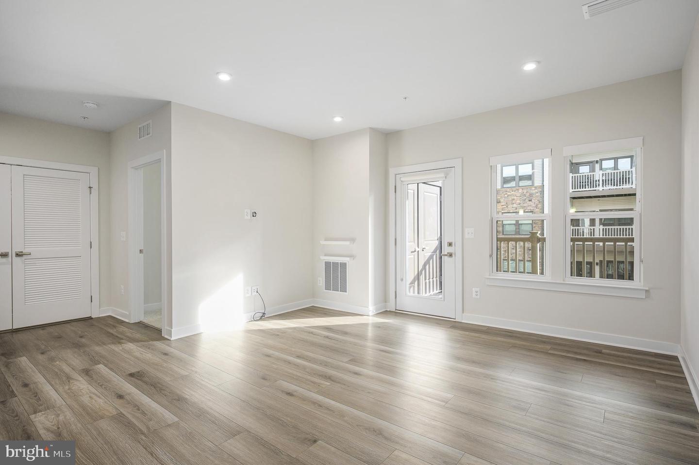 46294 MOUNT MILSTEAD TER #303, STERLING, Virginia 20164, 2 Bedrooms Bedrooms, ,2 BathroomsBathrooms,Residential,For sale,46294 MOUNT MILSTEAD TER #303,VALO2114062 MLS # VALO2114062