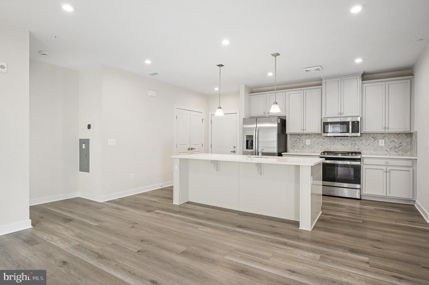 46294 MOUNT MILSTEAD TER #303, STERLING, Virginia 20164, 2 Bedrooms Bedrooms, ,2 BathroomsBathrooms,Residential,For sale,46294 MOUNT MILSTEAD TER #303,VALO2114062 MLS # VALO2114062