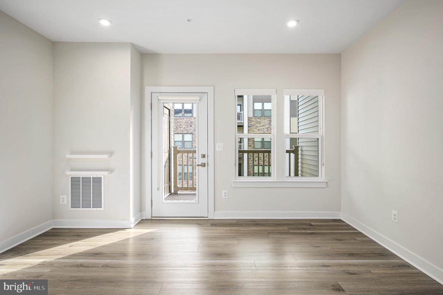 46294 MOUNT MILSTEAD TER #303, STERLING, Virginia 20164, 2 Bedrooms Bedrooms, ,2 BathroomsBathrooms,Residential,For sale,46294 MOUNT MILSTEAD TER #303,VALO2114062 MLS # VALO2114062