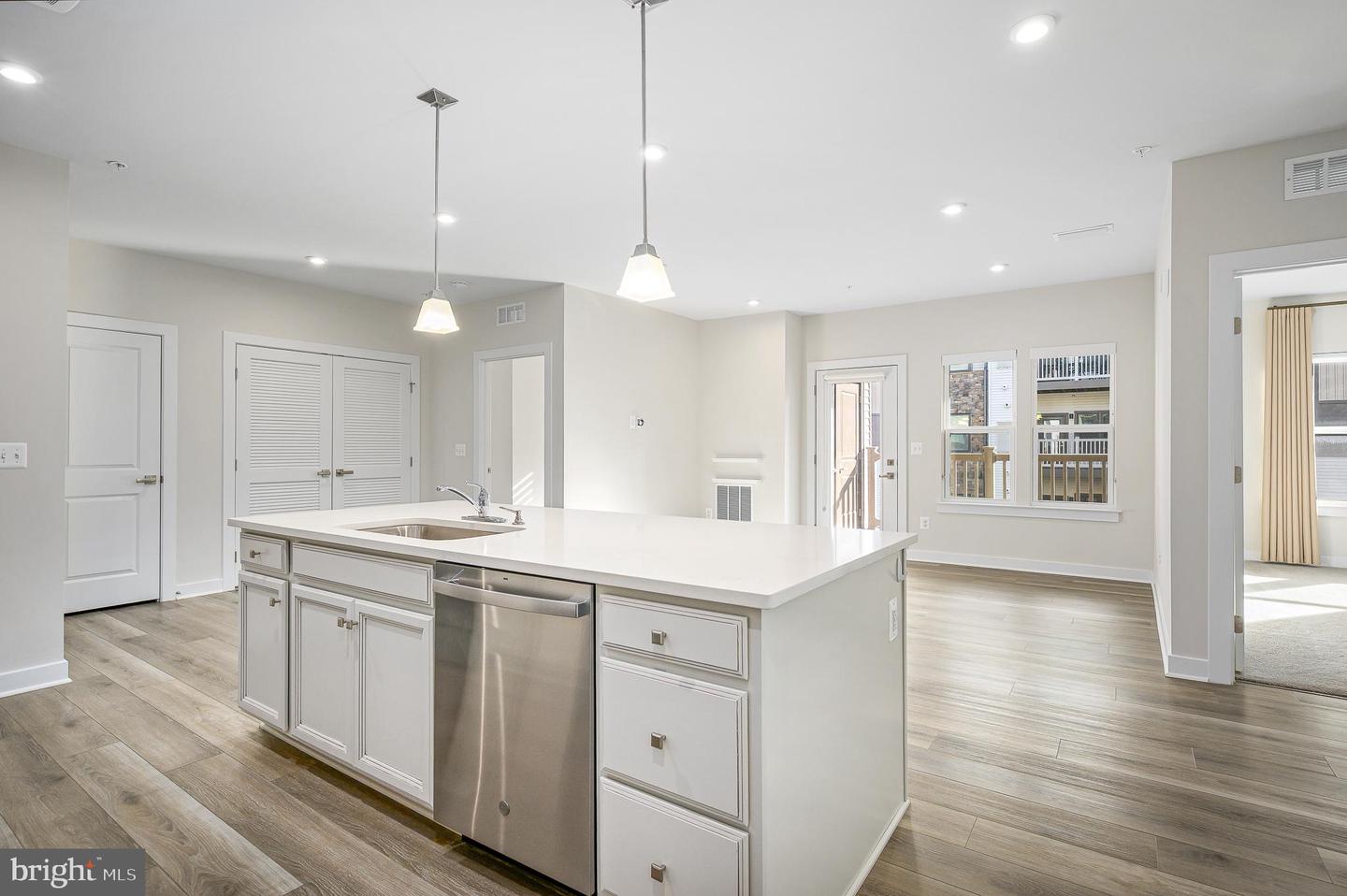 46294 MOUNT MILSTEAD TER #303, STERLING, Virginia 20164, 2 Bedrooms Bedrooms, ,2 BathroomsBathrooms,Residential,For sale,46294 MOUNT MILSTEAD TER #303,VALO2114062 MLS # VALO2114062