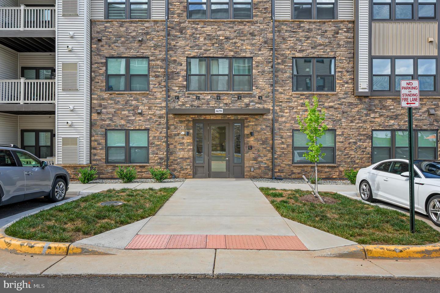 46294 MOUNT MILSTEAD TER #303, STERLING, Virginia 20164, 2 Bedrooms Bedrooms, ,2 BathroomsBathrooms,Residential,For sale,46294 MOUNT MILSTEAD TER #303,VALO2114062 MLS # VALO2114062