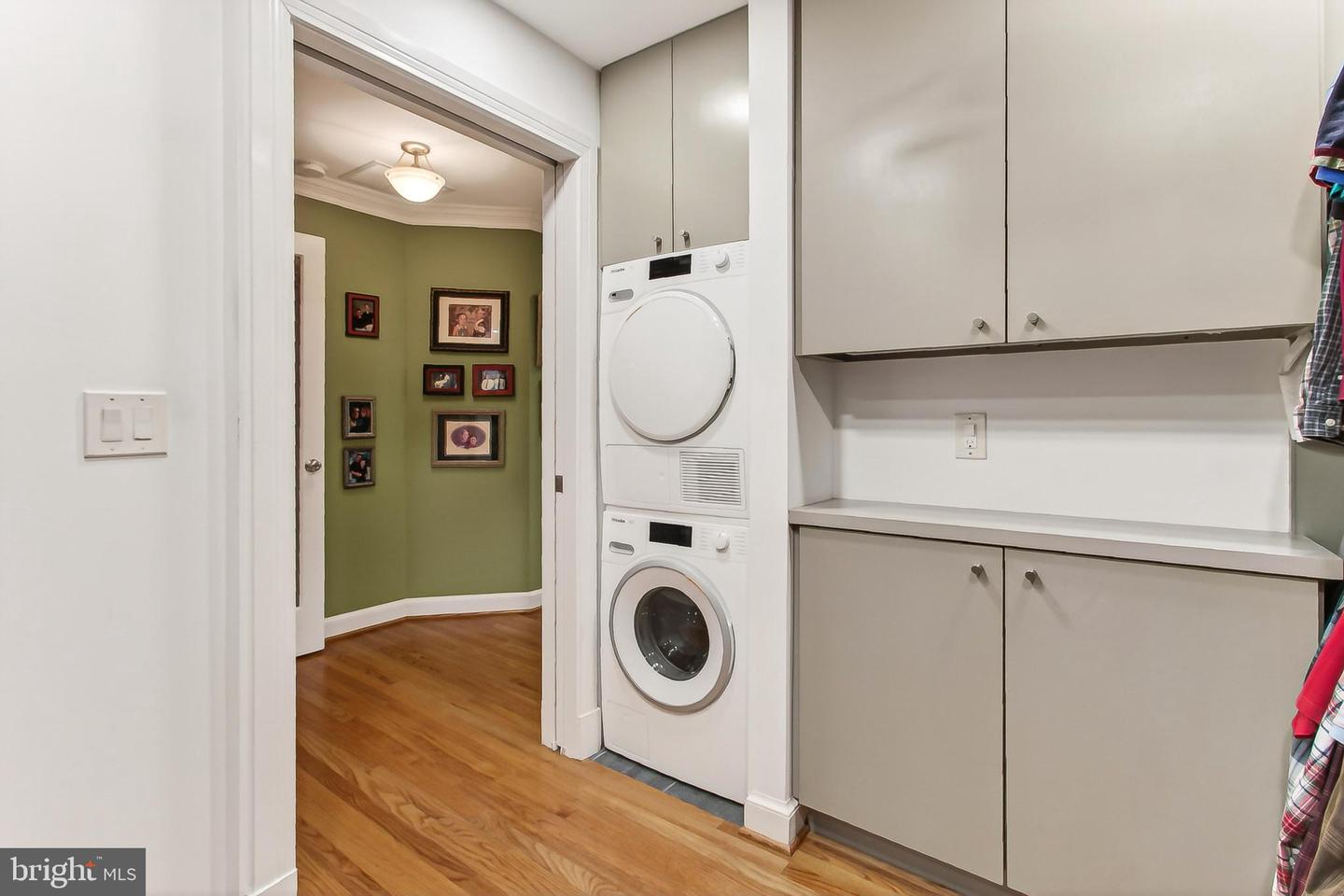 7509 WALTON LN, ANNANDALE, Virginia 22003, 4 Bedrooms Bedrooms, ,3 BathroomsBathrooms,Residential,For sale,7509 WALTON LN,VAFX2286002 MLS # VAFX2286002