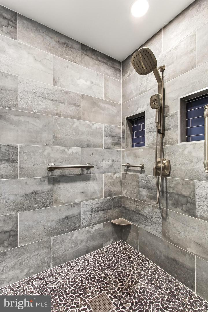 7509 WALTON LN, ANNANDALE, Virginia 22003, 4 Bedrooms Bedrooms, ,3 BathroomsBathrooms,Residential,For sale,7509 WALTON LN,VAFX2286002 MLS # VAFX2286002