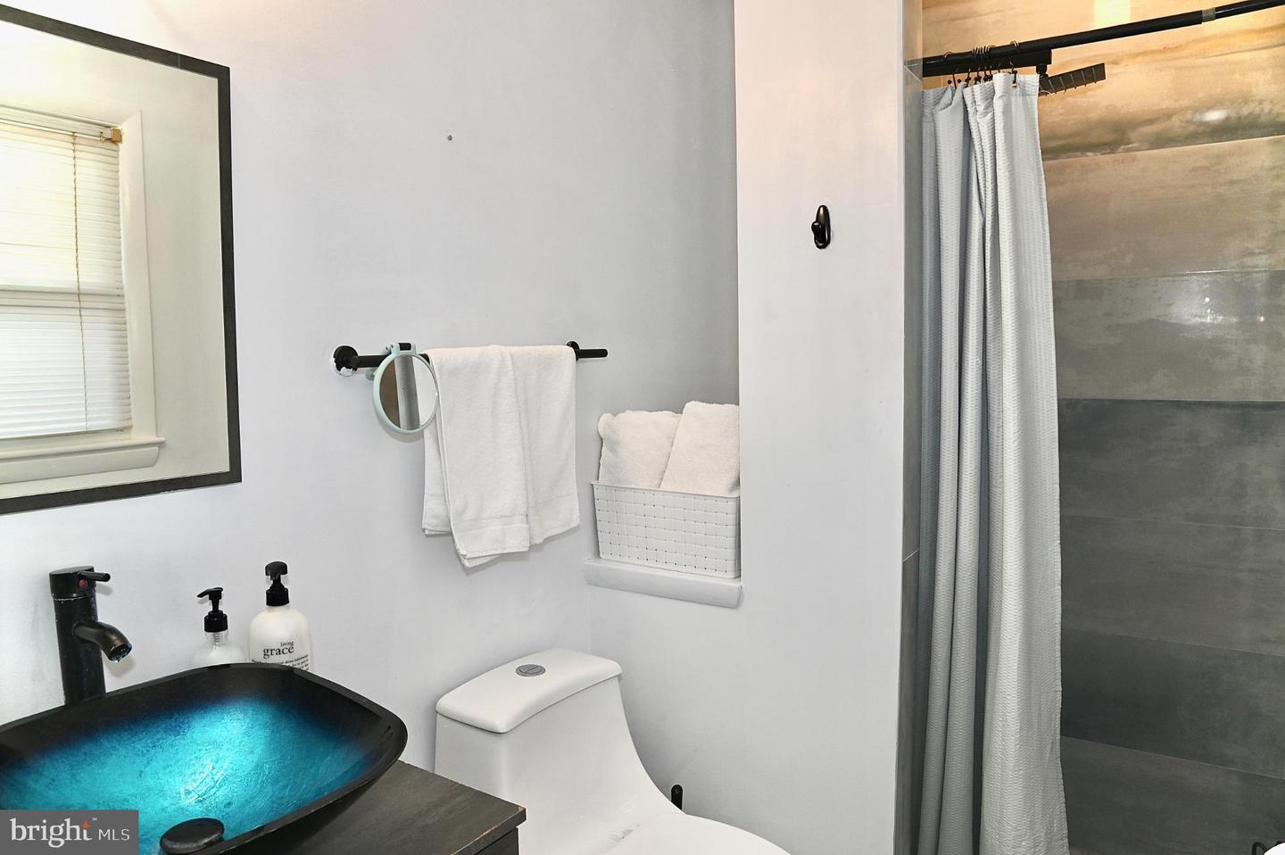 10009 LAURAN PL, NOKESVILLE, Virginia 20181, 4 Bedrooms Bedrooms, 7 Rooms Rooms,3 BathroomsBathrooms,Residential,For sale,10009 LAURAN PL,VAPW2110668 MLS # VAPW2110668