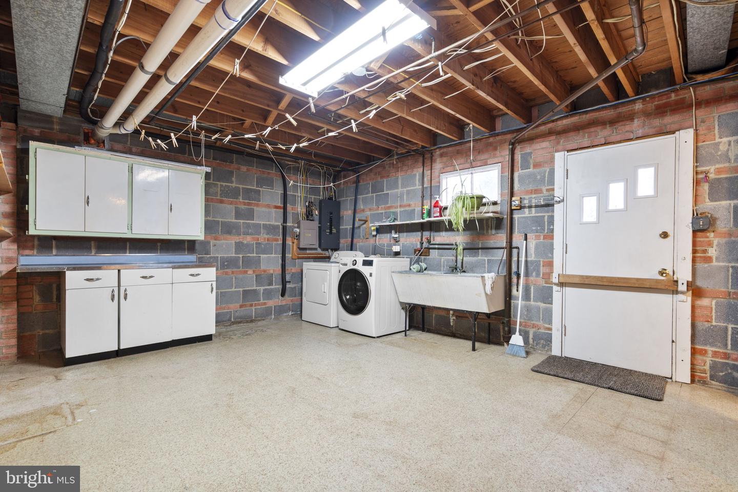 7515 FAIRWOOD LN, FALLS CHURCH, Virginia 22046, 3 Bedrooms Bedrooms, ,2 BathroomsBathrooms,Residential,For sale,7515 FAIRWOOD LN,VAFX2286822 MLS # VAFX2286822