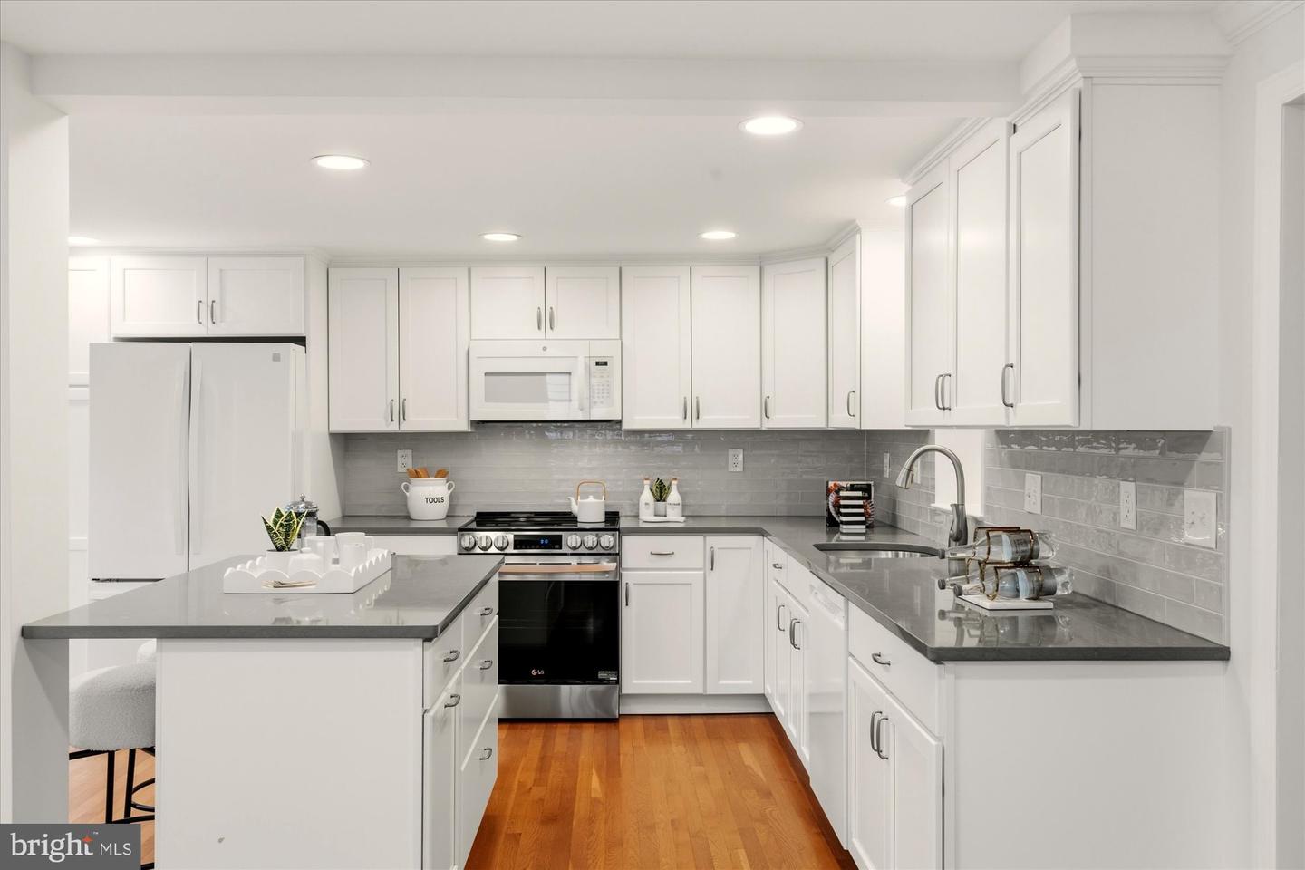 2700 CAMERON MILLS RD, ALEXANDRIA, Virginia 22302, 4 Bedrooms Bedrooms, ,3 BathroomsBathrooms,Residential,For sale,2700 CAMERON MILLS RD,VAAX2053470 MLS # VAAX2053470