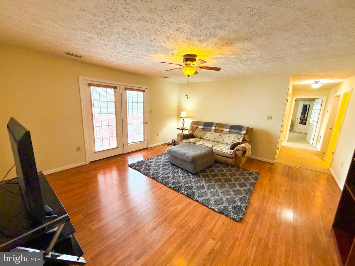 1292 OX RD #F-9, WOODSTOCK, Virginia 22664, 2 Bedrooms Bedrooms, 7 Rooms Rooms,2 BathroomsBathrooms,Residential,For sale,1292 OX RD #F-9,VASH2013452 MLS # VASH2013452